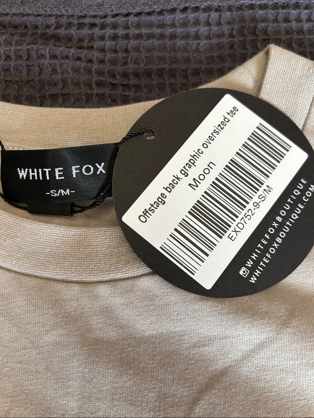 White Fox Short Sleeve Tee in Beige - Vol.3 Size S/M - Picture 2 of 3